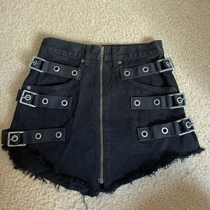 Carla’s/ LF Beatrice Side Buckle Skirt Size 25